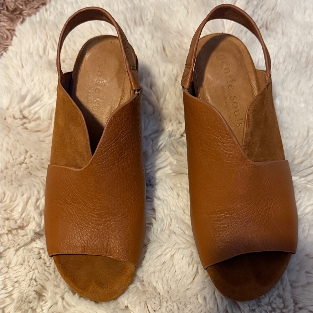Gentle Souls Women's Brown Leather Sandals